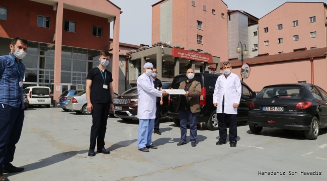 BAŞKAN RAHMİ METİN’DEN SAĞLIK ÇALIŞANLARINA TATLI İKRAMI