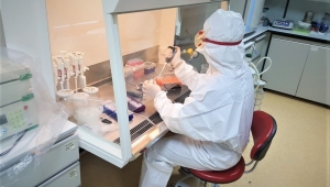 COVİD-19’LA MÜCADELEDE ÜNİVERSİTEMİZ ÖNEMLİ ROL ÜSTLENİYOR