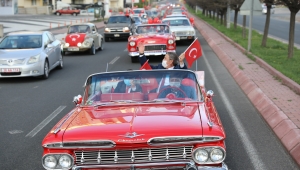 KAYSERİ’DE KLASİK ARAÇLARLA EN RENKLİ VE COŞKULU 23 NİSAN