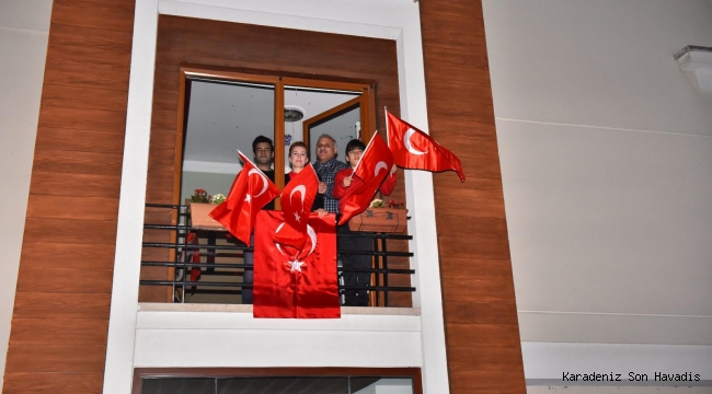 TRABZON TEK YÜREK İSTİKLAL MARŞI’NI OKUDU