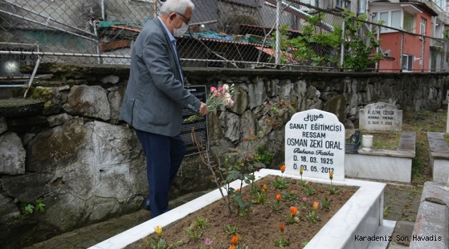 Osman Zeki Oral, Mezarı Başında Anıldı