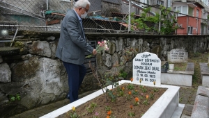Osman Zeki Oral, Mezarı Başında Anıldı