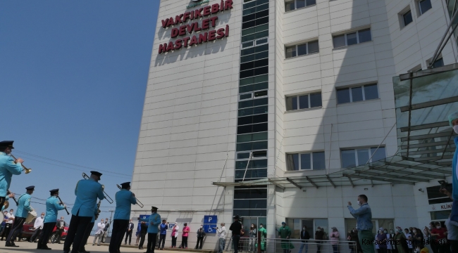 SAĞLIK ÇALIŞANLARINA MORAL KONSERİ