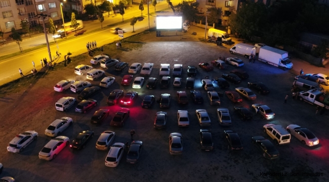 Arabalı sinema etkinlikleri Erenler’de devam etti