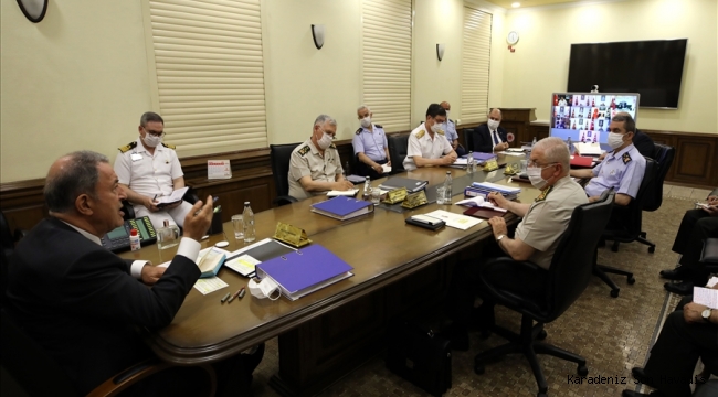 Bakan Akar Video Konferans Yöntemiyle Birlik Komutanlarıyla Toplantı Yaptı