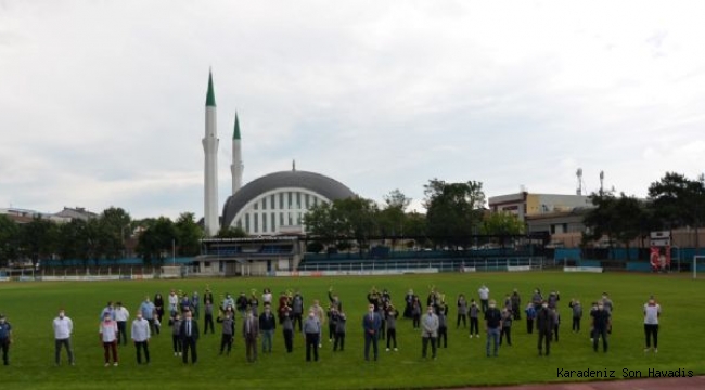 HENDEKLİ KARATECİLER KUPA VE MADALYALARINA KAVUŞTU