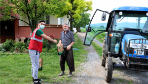 Her eve maske dağıtımı hız kesmeden devam ediyor