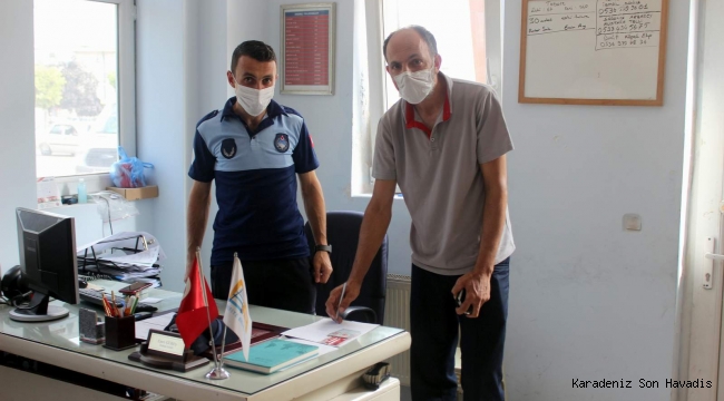 Arifiye Belediyesi Zabıta Ekipleri Bulunan Parayı Sahibine Teslim Etti…