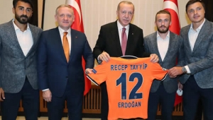 Cumhurbaşkanı Erdoğan, Başakşehir Futbol Kulübü heyetini kabul etti