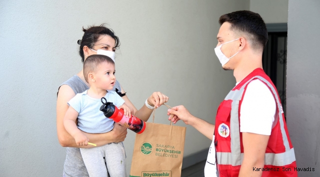 Maske ve dezenfektan dağıtımı Erenler’de devam ediyor