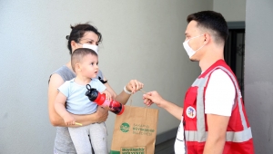 Maske ve dezenfektan dağıtımı Erenler’de devam ediyor