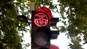 Trafik lambalarında maske farkındalığı