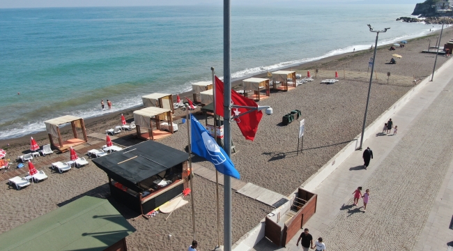 Akçakoca'da 3 Plaja Mavi Bayrak çekildi