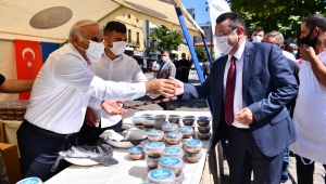 Başkan Zorluoğlu'ndan, hemşehrilerine aşure ikramı