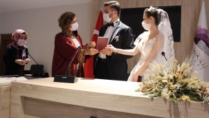 Başkanı Köse Yeni Nikah Salonunda İlk Nikahını Kıydı
