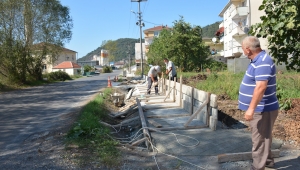 BÖLÜCEK’İN YAYA KALDIRIMI SORUNU ÇÖZÜLÜYOR