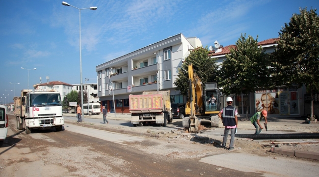 Büyükşehir Erenler’de altyapı çalışmalarına devam ediyor