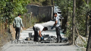 HAMZAFAKILI, BELEDİYE HİZMETLERİYLE GELİŞİYOR