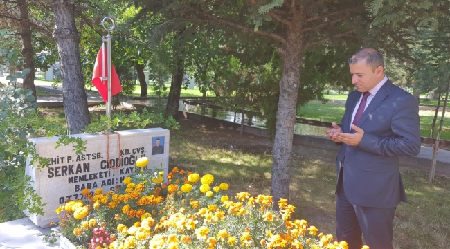 KAYSERİ ÜLKÜ OCAKLARI BAŞKANI ALİ ÇELİK, İLK ZİYARETİNİ KAYSERİ'NİN İLK ÜLKÜCÜ ŞEHİDİ MUSTAFA MARAŞLIOĞLU'NUN KABRİNE GERÇEKLEŞTİRDİ