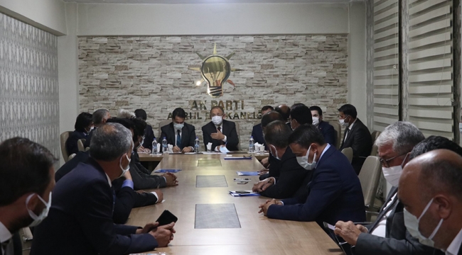 Mehmet Özhaseki, AK Parti Ağrı İl Başkanlığı ve Ağrı Belediyesi'ni ziyaret etti.
