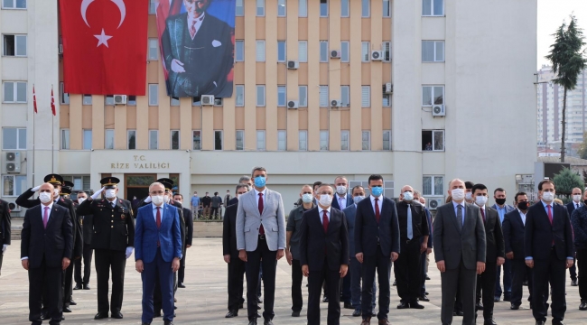 Rize'de Cumhuriyet Bayramı Kutlamaları Çelenk Sunumuyla Başladı