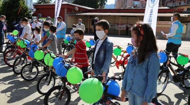 RİZE’DE EVSEL ATIKLAR HEDİYEYE DÖNÜŞTÜRÜLDÜ…
