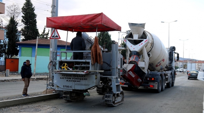 Altyapısı tamamlanan Mehmet Akif Ersoy Caddesi asfalta hazırlanıyor