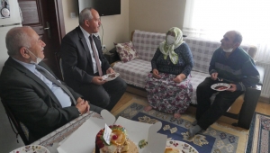 Büyükşehirden Emine teyzeye sürpriz doğum günü 