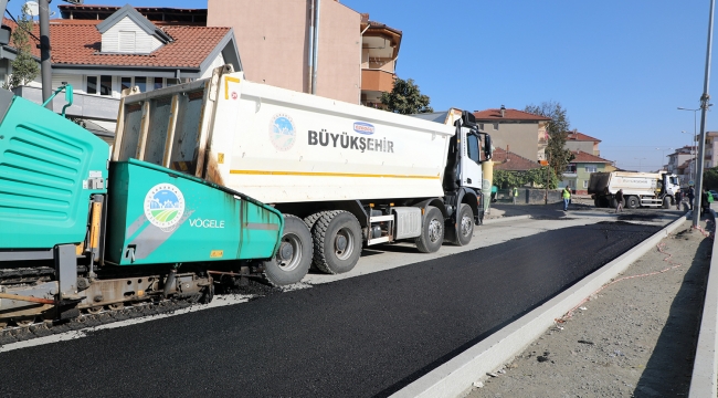 Erenler’de yoğun asfalt mesaisi