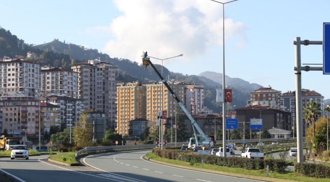 Rize sahil geçişinde aydınlatmalar yenileniyor