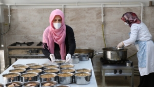 Seralarda Yetişiyor Aşevinde Pişiriliyor