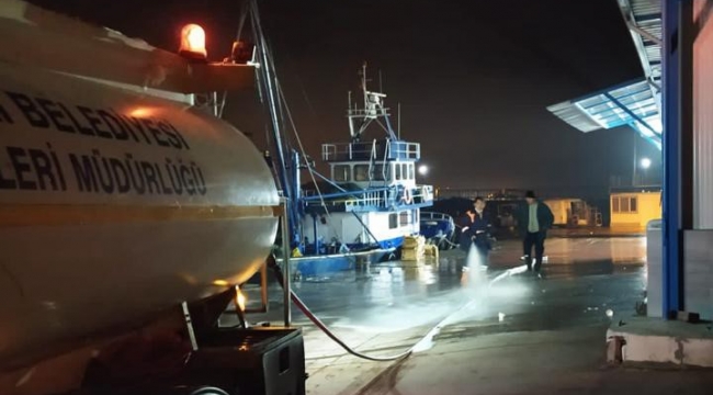 BELEDİYE BOZHANEYİ YIKADI, BALIK KOKUSU GİDERİLDİ