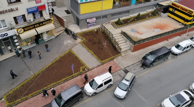 Belediye, PTT binasına çevre düzenlemesi yaptı