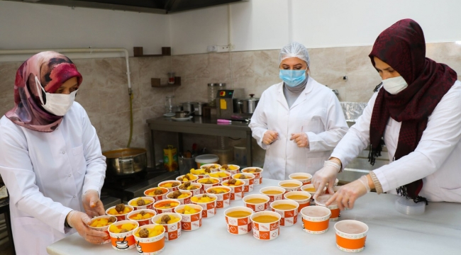Belediyeden Vatandaşa Sıcak Yemek Desteği