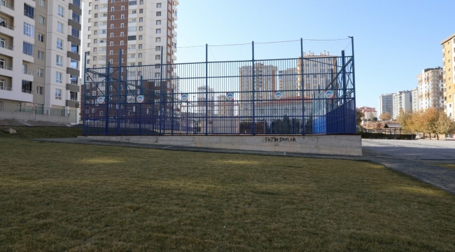 MELİKGAZİ'DEN GENÇLERE YENİ SPOR TESİSLERİ ATAĞI