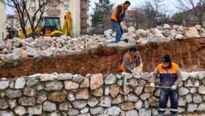 Safranbolu Belediye’sinin 120 Tonluk Taş Duvar Çalışması