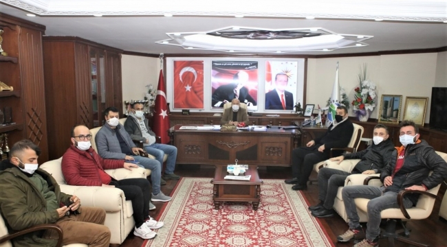 Ardeşen basını, gazeteciler gününde Ahmet Özcan'ı unutmadı