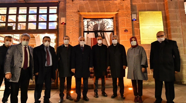 Bakan Kasapoğlu, Trabzon Büyükşehir Belediyesi'ni ziyaret etti