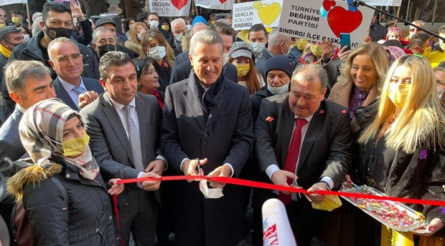 BALIKESİR MUSTAFA SARIGÜL'Ü BAĞRINA BASTI