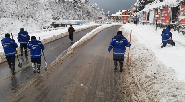  Kar temizleme çalışmalarını sürdürüyor