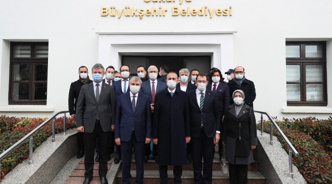 Bakan Abdülhamit Gül Büyükşehir Belediyesini ziyaret etti