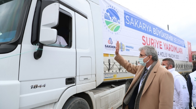 11 tır yardım malzemesi Demokrasi Meydanı’ndan yola çıktı