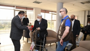 Başkan Demir, huzurevini ziyaret etti
