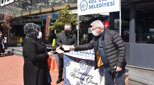KDZ. EREĞLİ BELEDİYESİ, KANDİL SİMİDİ DAĞITTI