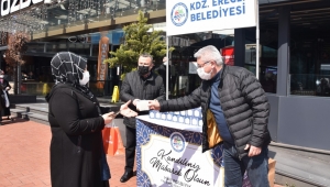 KDZ. EREĞLİ BELEDİYESİ, KANDİL SİMİDİ DAĞITTI