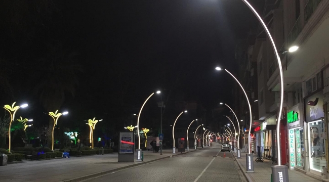 ATATÜRK CADDESİ’NE DEKORATİF AYDINLATMA