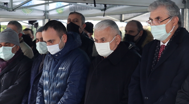  Binali Yıldırım, Sakarya'da cenaze törenine katıldı