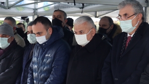  Binali Yıldırım, Sakarya'da cenaze törenine katıldı