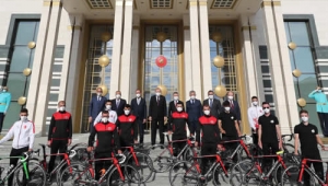 Cumhurbaşkanı Erdoğan, Cumhurbaşkanlığı Bisiklet Turu Ankara Kafilesi'ni kabul etti