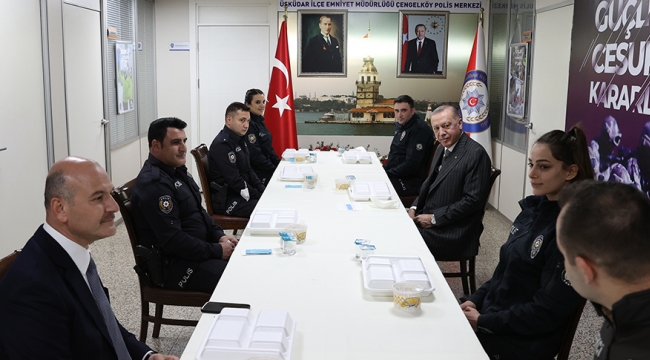 Cumhurbaşkanı Erdoğan, orucunu Üsküdar Çengelköy Polis Merkezi'ndeki polislerle birlikte açtı